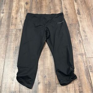 Brooks Black‎ Cropped Leggings Women’s Size Medium M With Scrunched Sides